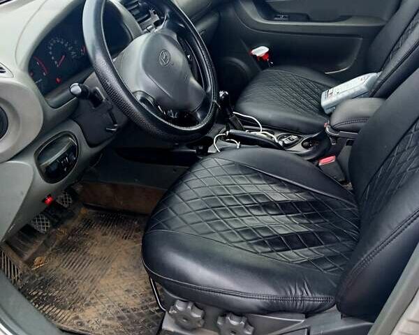 Сірий Хендай Санта Фе, об'ємом двигуна 1.99 л та пробігом 320 тис. км за 5500 $, фото 1 на Automoto.ua