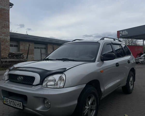 Серый Хендай Санта Фе, объемом двигателя 2 л и пробегом 300 тыс. км за 4600 $, фото 1 на Automoto.ua
