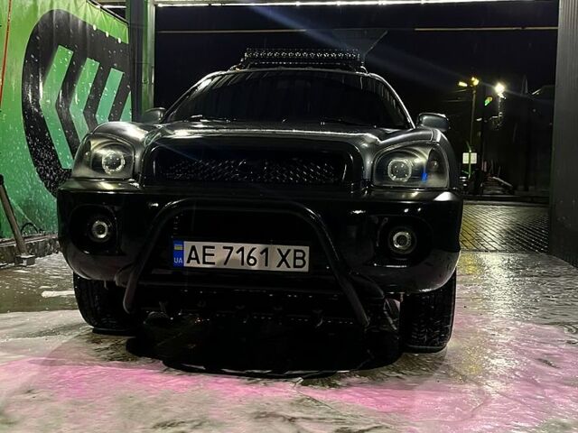 Серый Хендай Санта Фе, объемом двигателя 2.4 л и пробегом 290 тыс. км за 6000 $, фото 1 на Automoto.ua