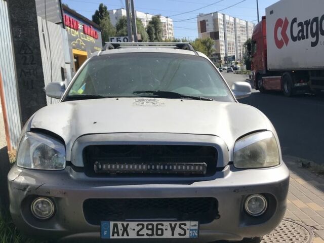 Сірий Хендай Санта Фе, об'ємом двигуна 2.5 л та пробігом 300 тис. км за 2000 $, фото 1 на Automoto.ua