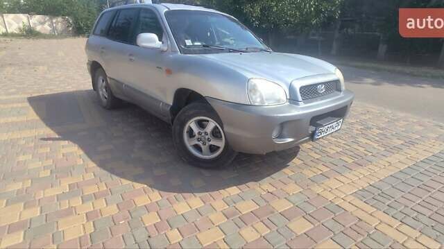 Серый Хендай Санта Фе, объемом двигателя 2 л и пробегом 294 тыс. км за 5700 $, фото 1 на Automoto.ua