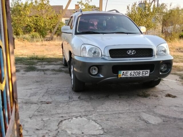 Серый Хендай Санта Фе, объемом двигателя 2 л и пробегом 231 тыс. км за 4700 $, фото 1 на Automoto.ua