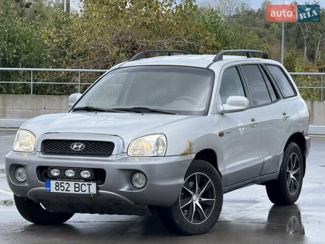 Серый Хендай Санта Фе, объемом двигателя 1.99 л и пробегом 299 тыс. км за 3999 $, фото 1 на Automoto.ua