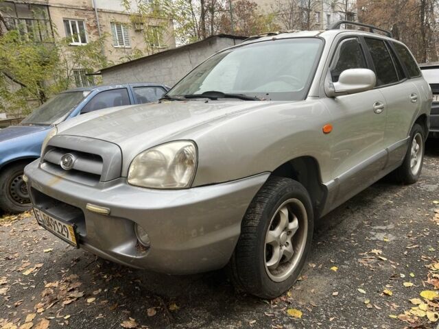 Серый Хендай Санта Фе, объемом двигателя 2.4 л и пробегом 200 тыс. км за 2500 $, фото 1 на Automoto.ua