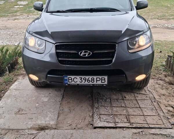 Серый Хендай Санта Фе, объемом двигателя 2.19 л и пробегом 296 тыс. км за 9700 $, фото 1 на Automoto.ua