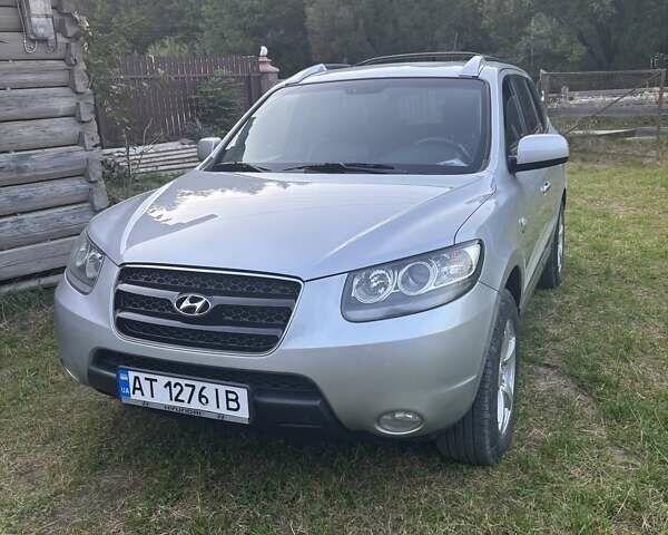 Серый Хендай Санта Фе, объемом двигателя 2.19 л и пробегом 380 тыс. км за 9500 $, фото 1 на Automoto.ua