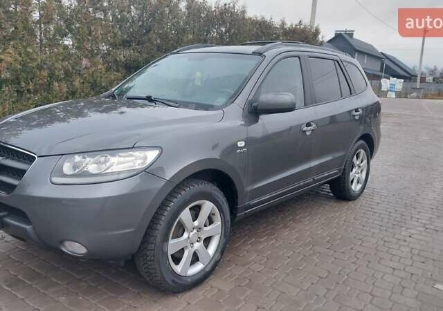 Серый Хендай Санта Фе, объемом двигателя 2.19 л и пробегом 223 тыс. км за 10200 $, фото 1 на Automoto.ua
