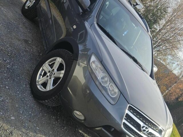 Серый Хендай Санта Фе, объемом двигателя 2.2 л и пробегом 273 тыс. км за 4559 $, фото 1 на Automoto.ua