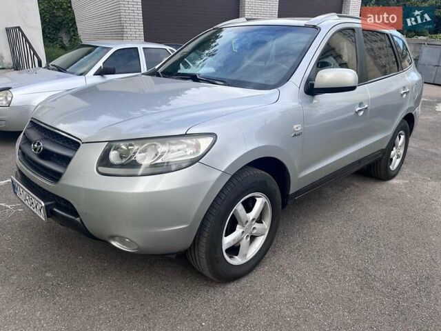 Серый Хендай Санта Фе, объемом двигателя 2.19 л и пробегом 274 тыс. км за 8800 $, фото 1 на Automoto.ua