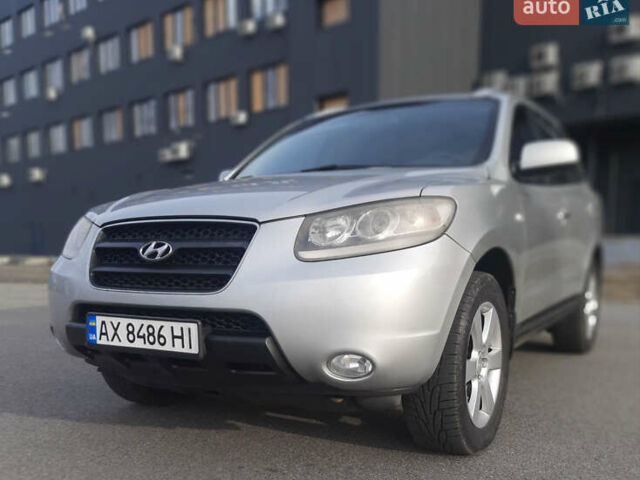 Серый Хендай Санта Фе, объемом двигателя 2.19 л и пробегом 225 тыс. км за 9500 $, фото 1 на Automoto.ua