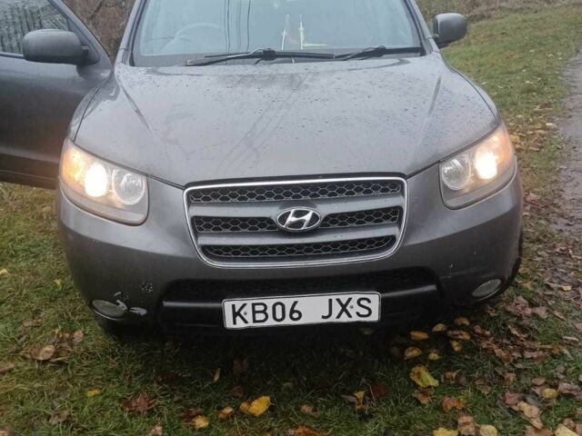Серый Хендай Санта Фе, объемом двигателя 2.2 л и пробегом 261 тыс. км за 4500 $, фото 1 на Automoto.ua