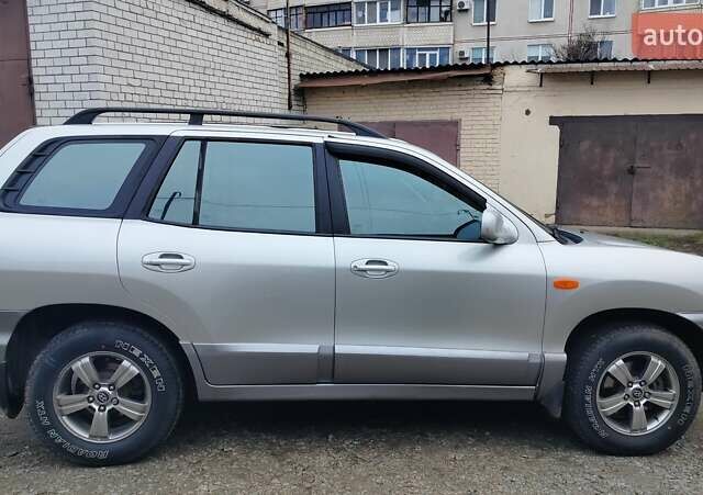 Сірий Хендай Санта Фе, об'ємом двигуна 2.35 л та пробігом 230 тис. км за 6500 $, фото 1 на Automoto.ua