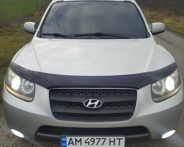 Серый Хендай Санта Фе, объемом двигателя 2.2 л и пробегом 297 тыс. км за 9299 $, фото 1 на Automoto.ua
