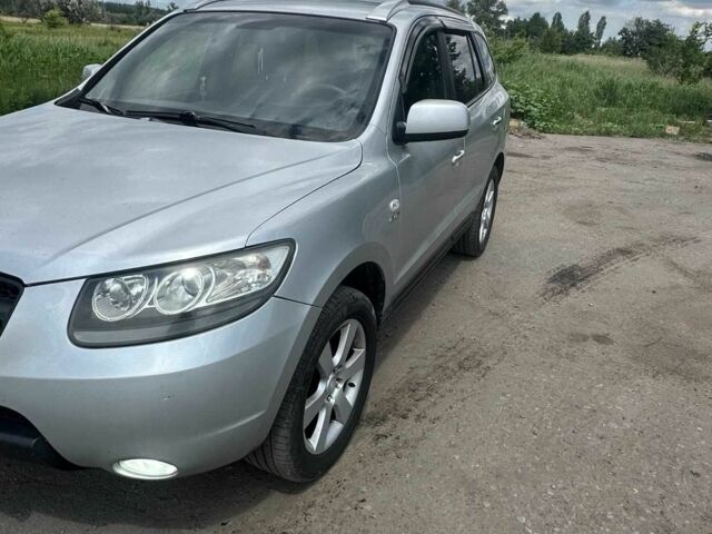 Серый Хендай Санта Фе, объемом двигателя 2.2 л и пробегом 320 тыс. км за 8200 $, фото 1 на Automoto.ua