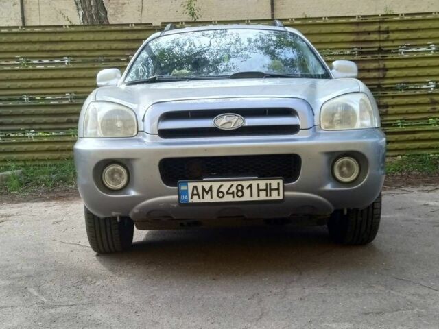 Серый Хендай Санта Фе, объемом двигателя 2 л и пробегом 275 тыс. км за 5500 $, фото 1 на Automoto.ua