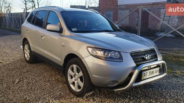 Сірий Хендай Санта Фе, об'ємом двигуна 2.19 л та пробігом 209 тис. км за 9000 $, фото 1 на Automoto.ua