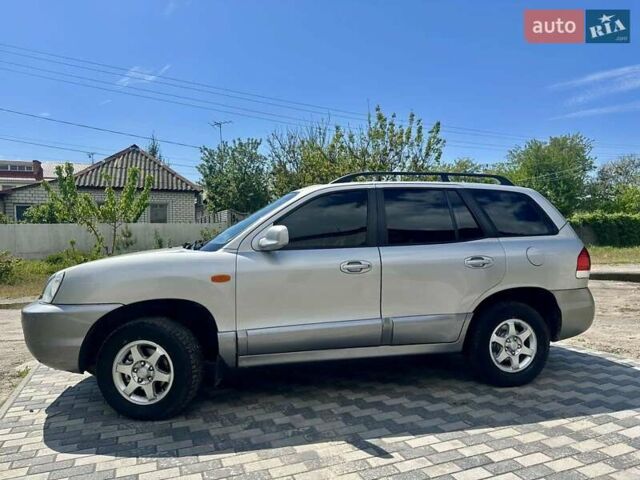 Серый Хендай Санта Фе, объемом двигателя 2 л и пробегом 123 тыс. км за 6555 $, фото 1 на Automoto.ua