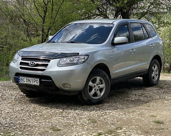 Серый Хендай Санта Фе, объемом двигателя 2.7 л и пробегом 245 тыс. км за 8800 $, фото 1 на Automoto.ua