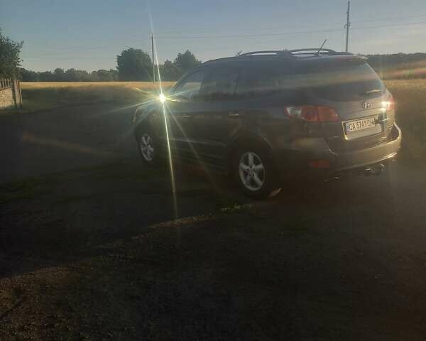 Серый Хендай Санта Фе, объемом двигателя 2.19 л и пробегом 231 тыс. км за 10000 $, фото 1 на Automoto.ua