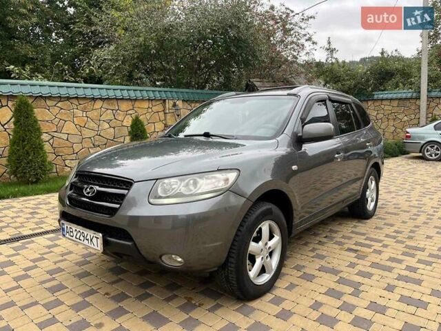 Серый Хендай Санта Фе, объемом двигателя 2.19 л и пробегом 320 тыс. км за 10300 $, фото 1 на Automoto.ua