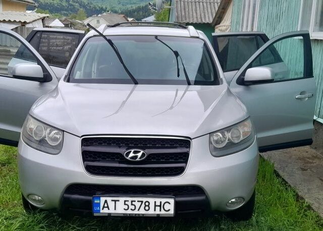 Серый Хендай Санта Фе, объемом двигателя 2.2 л и пробегом 200 тыс. км за 10500 $, фото 1 на Automoto.ua