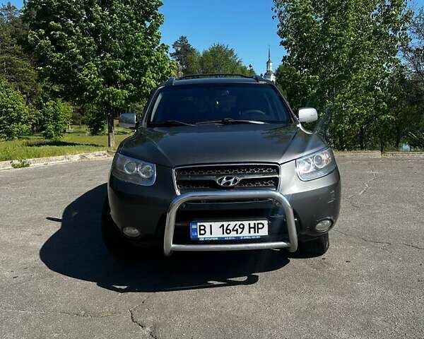 Серый Хендай Санта Фе, объемом двигателя 2.2 л и пробегом 241 тыс. км за 8900 $, фото 1 на Automoto.ua