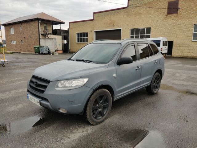 Серый Хендай Санта Фе, объемом двигателя 2.2 л и пробегом 330 тыс. км за 6050 $, фото 1 на Automoto.ua