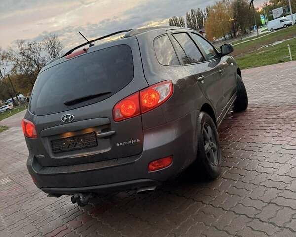Серый Хендай Санта Фе, объемом двигателя 2.2 л и пробегом 199 тыс. км за 6800 $, фото 1 на Automoto.ua