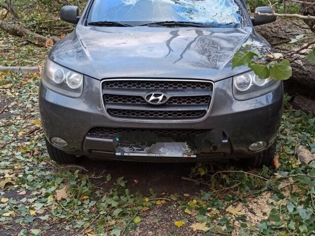 Серый Хендай Санта Фе, объемом двигателя 2.2 л и пробегом 170 тыс. км за 5000 $, фото 1 на Automoto.ua