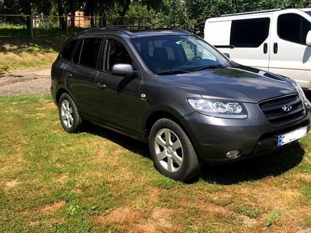 Серый Хендай Санта Фе, объемом двигателя 2.2 л и пробегом 325 тыс. км за 9000 $, фото 1 на Automoto.ua
