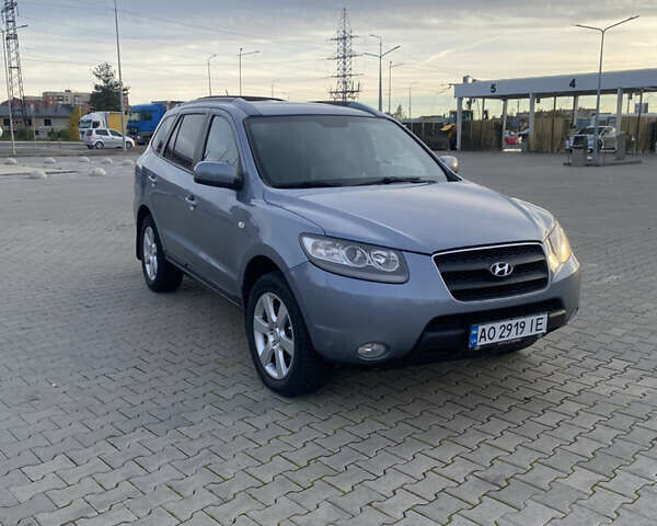 Серый Хендай Санта Фе, объемом двигателя 2.19 л и пробегом 334 тыс. км за 10000 $, фото 1 на Automoto.ua