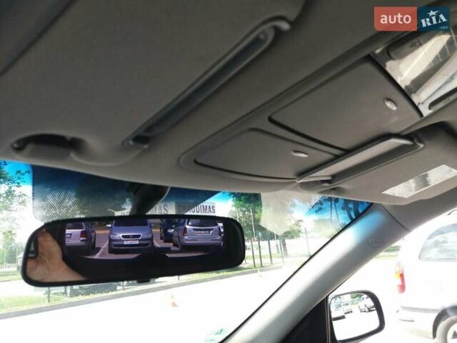 Сірий Хендай Санта Фе, об'ємом двигуна 2.2 л та пробігом 325 тис. км за 9000 $, фото 1 на Automoto.ua