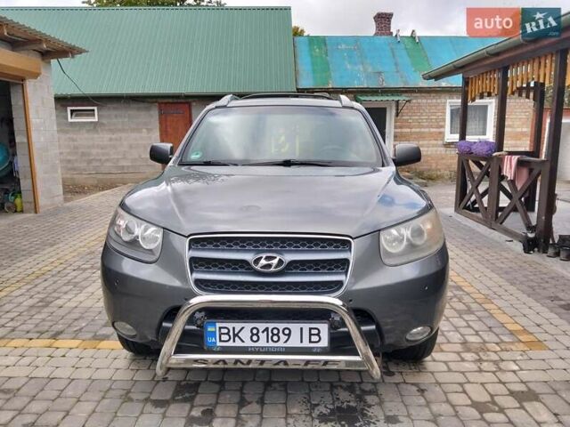 Хендай Санта Фе 2007 в Луцке на Automoto.ua Серый Хендай Санта Фе, объемом двигателя 2.2 л и пробегом 313 тыс. км за 9300 $, фото 1 на Automoto.ua