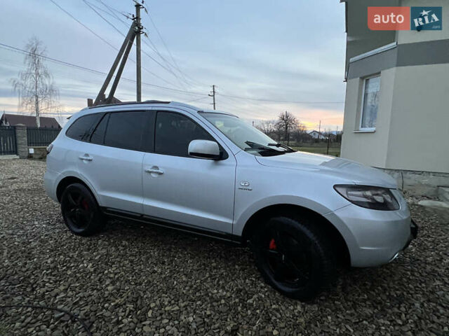 Серый Хендай Санта Фе, объемом двигателя 2.2 л и пробегом 205 тыс. км за 10300 $, фото 1 на Automoto.ua