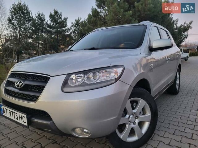 Серый Хендай Санта Фе, объемом двигателя 2.19 л и пробегом 302 тыс. км за 9990 $, фото 1 на Automoto.ua