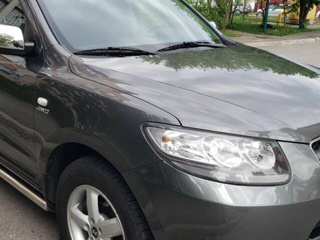 Серый Хендай Санта Фе, объемом двигателя 2.2 л и пробегом 220 тыс. км за 10400 $, фото 1 на Automoto.ua
