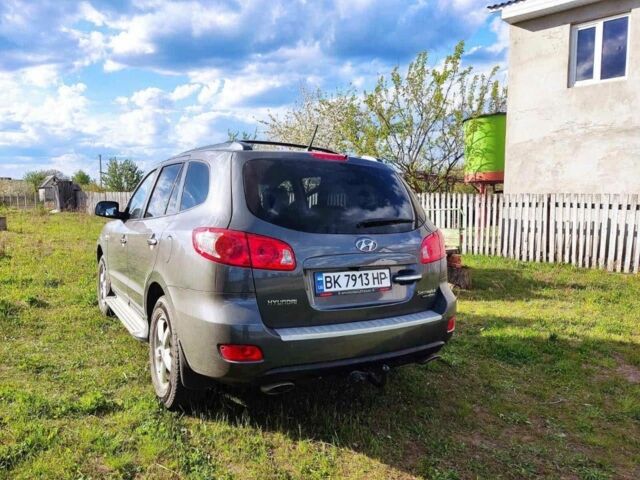 Серый Хендай Санта Фе, объемом двигателя 2.2 л и пробегом 330 тыс. км за 8600 $, фото 1 на Automoto.ua