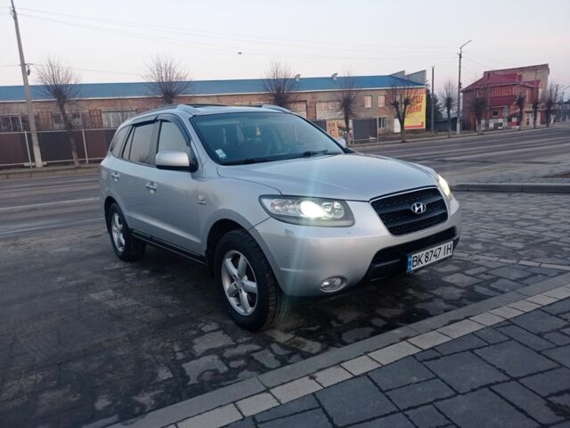 Серый Хендай Санта Фе, объемом двигателя 2.2 л и пробегом 309 тыс. км за 11000 $, фото 1 на Automoto.ua