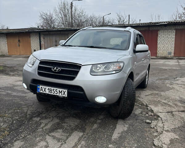 Серый Хендай Санта Фе, объемом двигателя 2.19 л и пробегом 170 тыс. км за 10500 $, фото 1 на Automoto.ua