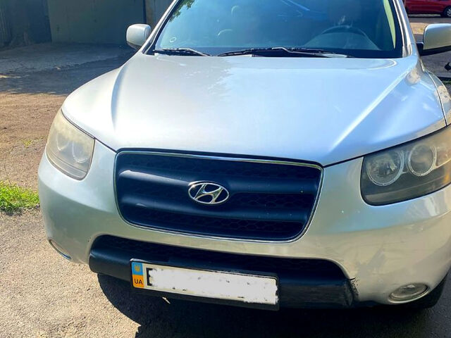 Серый Хендай Санта Фе, объемом двигателя 2.7 л и пробегом 129 тыс. км за 9500 $, фото 1 на Automoto.ua