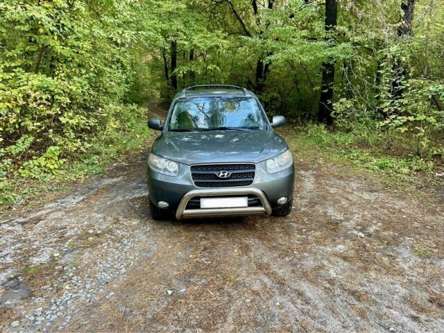 Серый Хендай Санта Фе, объемом двигателя 2.2 л и пробегом 203 тыс. км за 5500 $, фото 1 на Automoto.ua