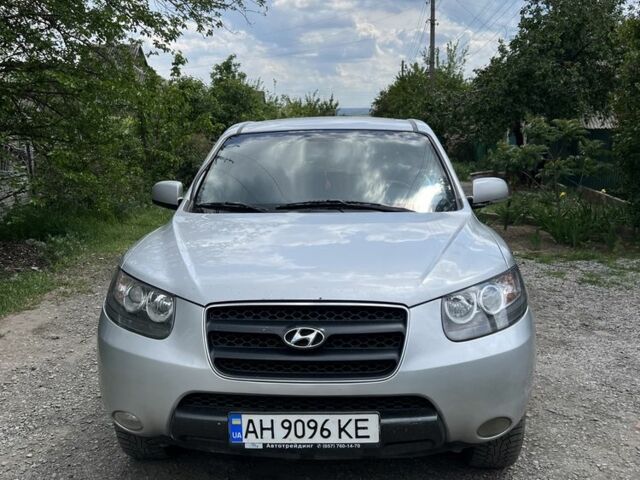 Серый Хендай Санта Фе, объемом двигателя 2.7 л и пробегом 230 тыс. км за 8200 $, фото 1 на Automoto.ua