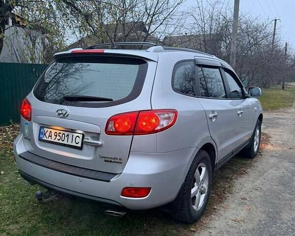 Серый Хендай Санта Фе, объемом двигателя 2.66 л и пробегом 140 тыс. км за 9200 $, фото 1 на Automoto.ua
