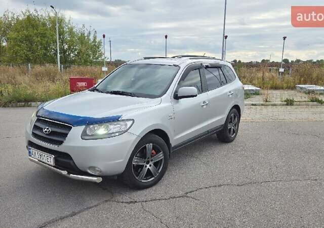 Серый Хендай Санта Фе, объемом двигателя 2.2 л и пробегом 232 тыс. км за 10900 $, фото 1 на Automoto.ua