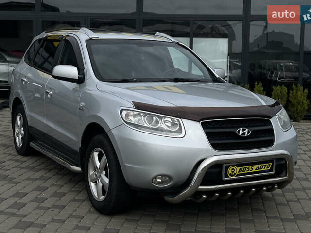 Серый Хендай Санта Фе, объемом двигателя 2.66 л и пробегом 210 тыс. км за 9500 $, фото 1 на Automoto.ua