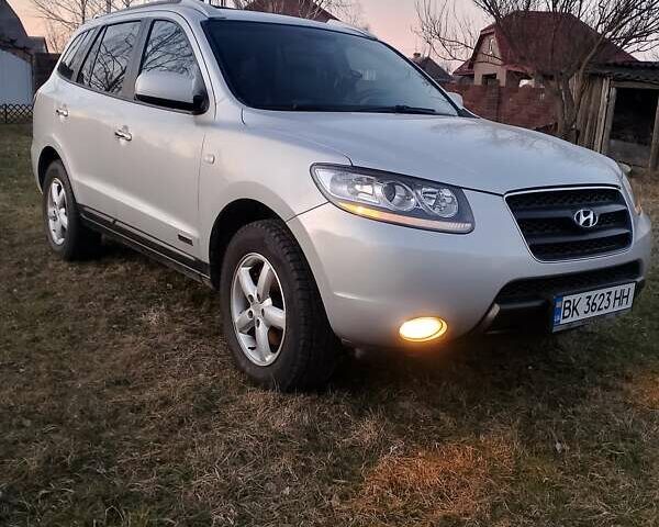Серый Хендай Санта Фе, объемом двигателя 2.19 л и пробегом 190 тыс. км за 9800 $, фото 1 на Automoto.ua