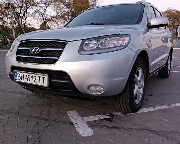 Серый Хендай Санта Фе, объемом двигателя 2.2 л и пробегом 202 тыс. км за 11000 $, фото 1 на Automoto.ua