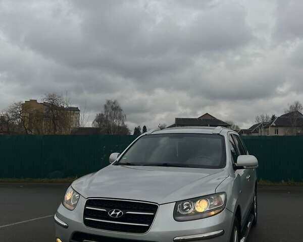 Серый Хендай Санта Фе, объемом двигателя 2.19 л и пробегом 250 тыс. км за 10499 $, фото 1 на Automoto.ua