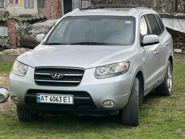 Серый Хендай Санта Фе, объемом двигателя 2.2 л и пробегом 300 тыс. км за 5700 $, фото 1 на Automoto.ua