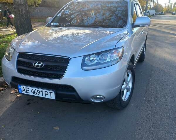 Серый Хендай Санта Фе, объемом двигателя 2.19 л и пробегом 227 тыс. км за 10600 $, фото 1 на Automoto.ua